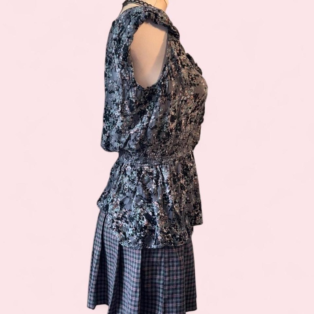 Cute vintage Y2K black, grey & blush floral blouse - Picture 2 of 4
